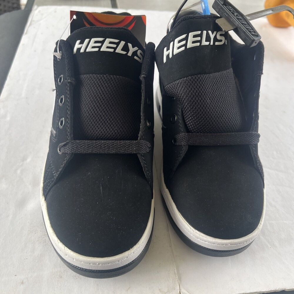 Heelys Size 5y Black And White Women’s 6